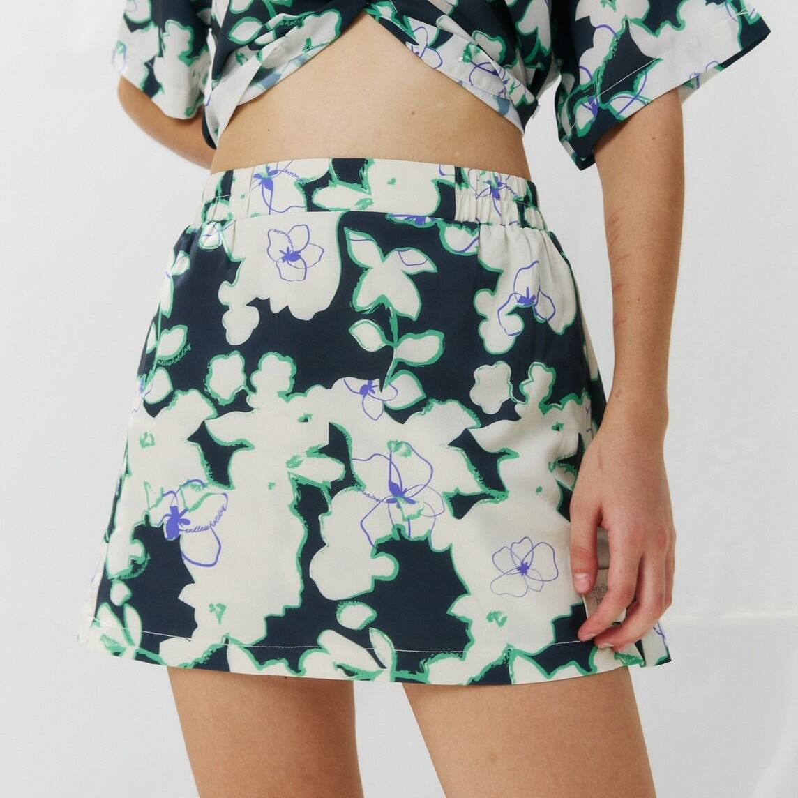 Endless Holiday City Skorts Cosmic Black & Hunter Green