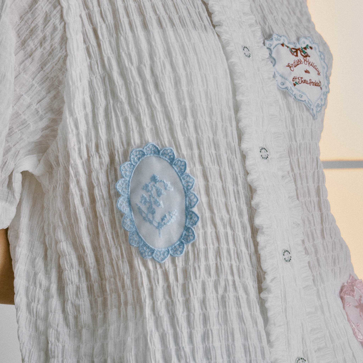[รอบจัดส่ง 28-30 กย] Endless Holiday All Day Shirt Tiny Ivory Wings